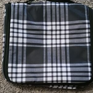 Thirty one hanging traveler case